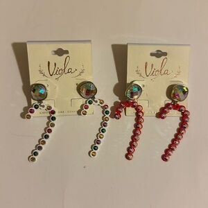 NWT A set of red and white Christmas earrings with blings.